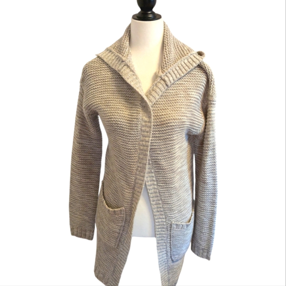 Vero Moda Hooded Knit Cardigan.  Beige. SZ S. Two pockets. EUC